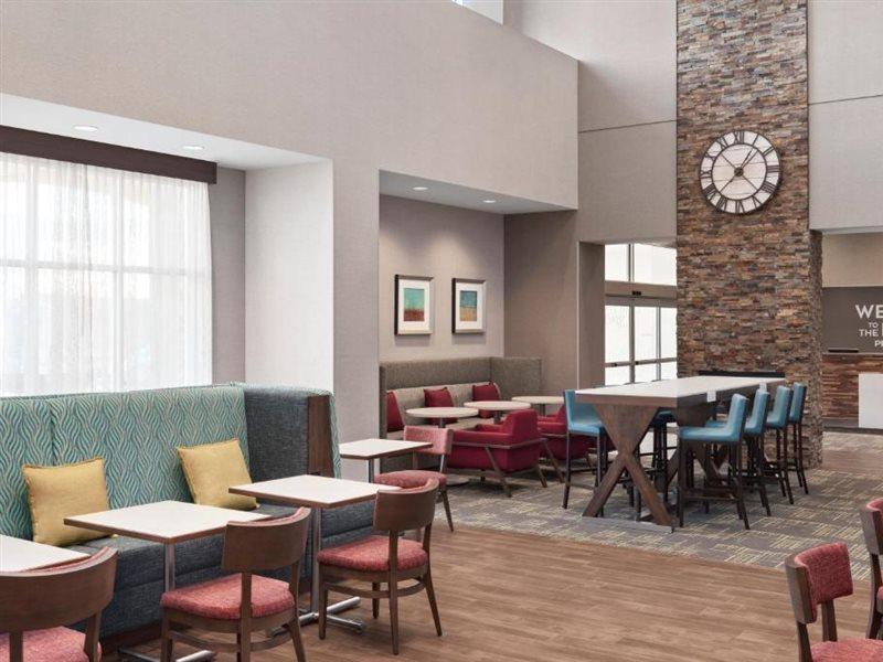 Hampton Inn & Suites Kelowna, British Columbia, Canada Exterior foto