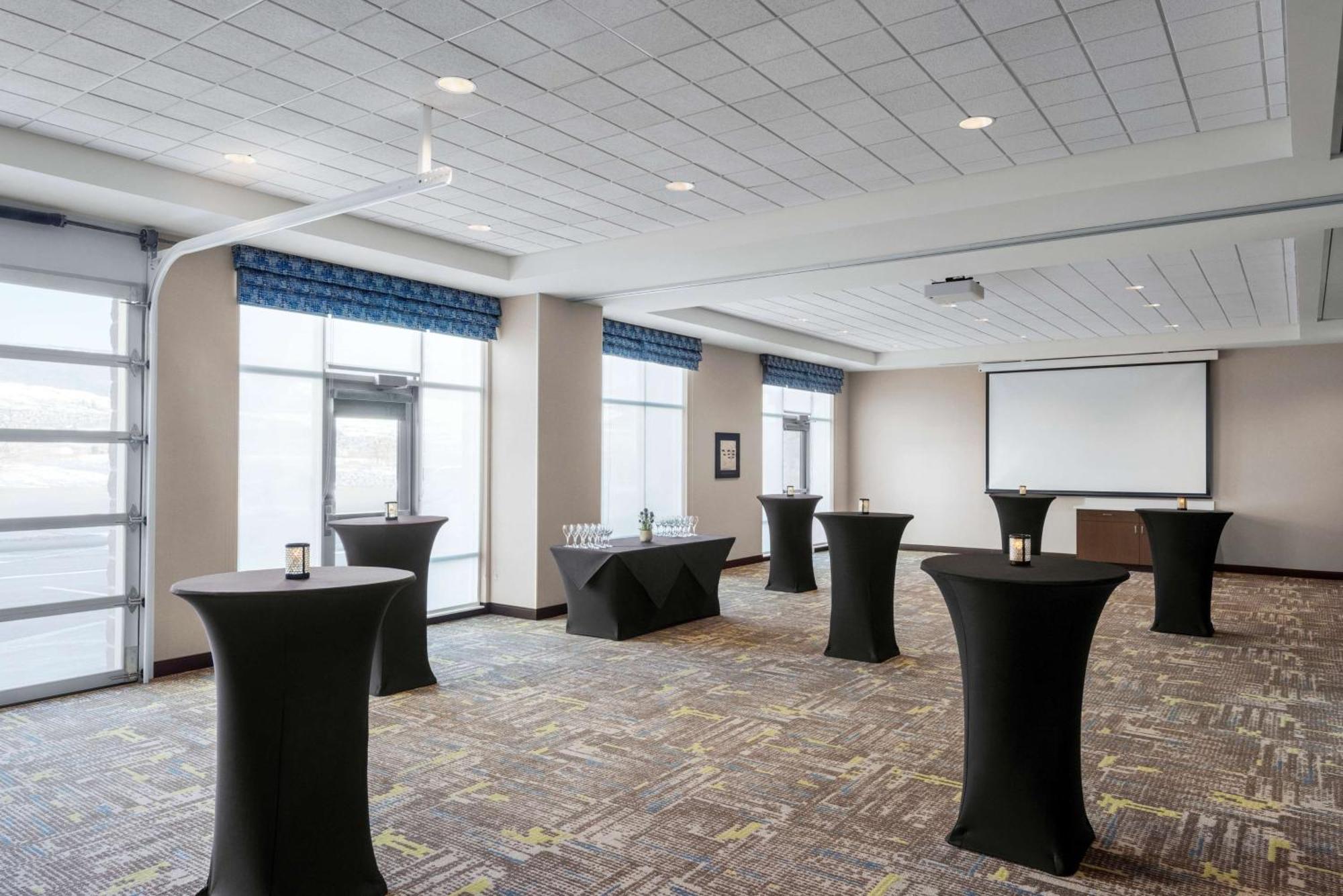 Hampton Inn & Suites Kelowna, British Columbia, Canada Exterior foto