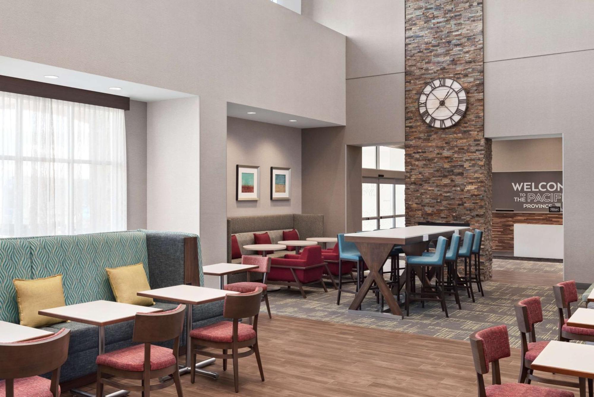 Hampton Inn & Suites Kelowna, British Columbia, Canada Exterior foto